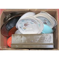 BOX WITH ASSORTED GENUINE MELMAC DISHES, PLATES