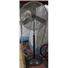 Image 1 : COMMERCIAL POWERFIST 32" FAN