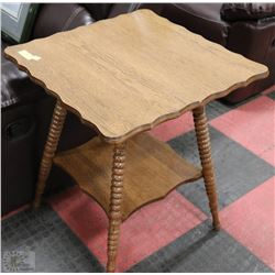 OAK END LIGHT COLOR TABLE