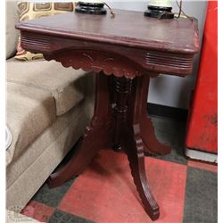EAST LEGS STYLE MAHOGANY END TABLE
