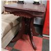 Image 1 : EAST LEGS STYLE MAHOGANY END TABLE