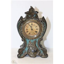 VINTAGE MADE IN USA MANTLE CLOCK