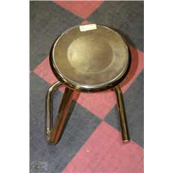 ESTATE METAL STOOL