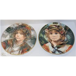 ROYAL DOULTON 1980 PAIR OF HANGING COLLECTOR