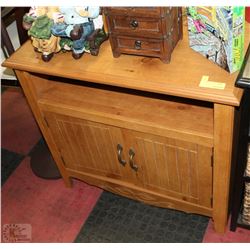 31" X 19" X28"H TV STAND***