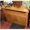 Image 1 : 31" X 19" X28"H TV STAND***