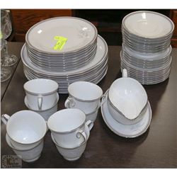 COMPLETE 8 PLACE SETTING NORITAKE DINNERWARE WITH
