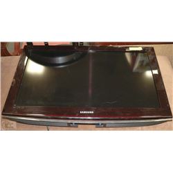 ESTATE SAMSUNG 32" LCD FLATSCREEN HD TV -