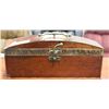 Image 1 : VINTAGE BROWN HANDLED WOOD TRINKET BOX