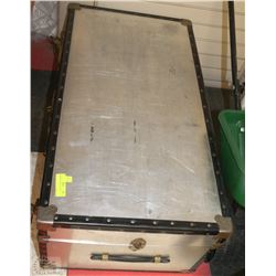 BLACK & ALUMINUM TRUNK -