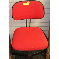 ADJUSTABLE COMPUTER CHAIR ON WHEELS