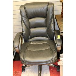 LEATHER HYDRAULIC LIFT OFFICE CHAIR