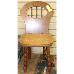 VINTAGE CHILDS WOODEN CHAIR