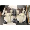 Image 1 : 2 CHILDRENS BATTERY OPERATED QUADS