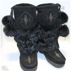 PAIR OF LADIES MUKLUKS WITH RUBBER SOLE SIZE 7