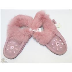 PAIR OF LADIES MUKLUKS WITH RUBBER SOLE SIZE 6
