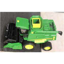 JOHN DEERE NOISE MAKING COMBINE