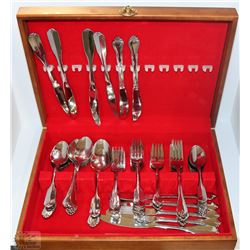 62 PIECE STAINLESS STEEL CUTLERY SET WITH CASE