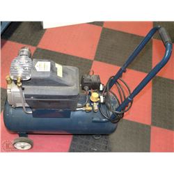 MASTERCRAFT 8 GALLON AIR COMPRESSOR
