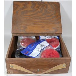 WOODEN BOX WITH 3 TAILGATE LIGHTS WITH RUBBER