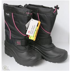 NEW PAIR OF WOMENS ICE FIELDS WINTER BOOTS