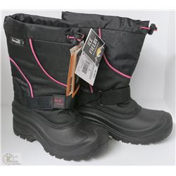 NEW PAIR OF WOMENS ICE FIELDS WINTER BOOTS