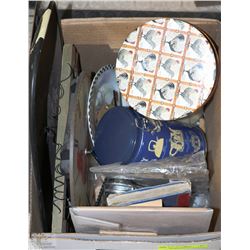 BOX WITH ASSORTED COLLECTIBLES INCL. TINS, BOXES