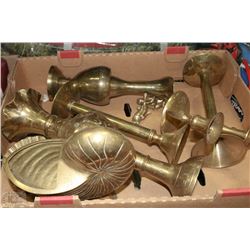 FLAT WITH ASSORTED BRASS PIECES