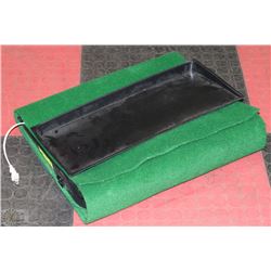 GOLF PRACTICE PUTTING GREEN