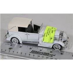 1933 CADILLAC TOWNCAR COLLECTORS CAST IRON CAR