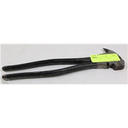 FENCING STAPLE PULLER