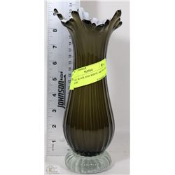 BLACK AND WHITE ART GLASS VASE