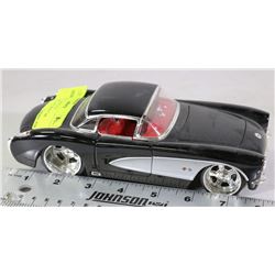 1957 CHEVY CORVETTE  COLLECTORS DIE CAST CAR