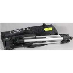 SOLIGOR T157 TRIPOD WITH CARRYING CASE