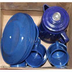 SET OF NEW CAMPING DISHES