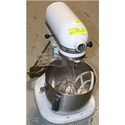 KITCHEN AID MIXER WITH MIXING BOWL
