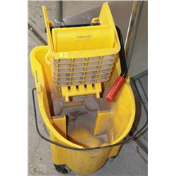 RUBBERMAID MOP BUCKET W/  WRINGER