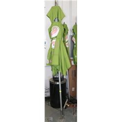 3 MENCHIES YOGURT UMBRELLAS W/ STAND