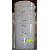 Image 1 : LOT OF 5 PLASTIC 8 QUART MEASURES