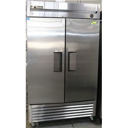 TRUE FREEZER 2 DOOR UPRIGHT