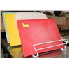 Image 1 : 5 CUTTING BOARDS WITH RACK
