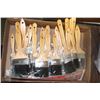 Image 1 : TRAY LOT OF NEW PAINT BRUSHES