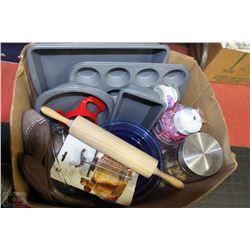 LARGE BOX W/5 NEW BAKING PANS, PYREX