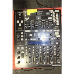 BEHRINGER DDM4000 DIGITAL PROFESSIONAL DJ MIXER
