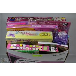 LARGE BOX OF ASSORTED GIRLS CRAFTING ITEMS