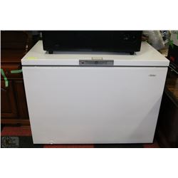 DANBY MEDIUM SIZE CHEST FREEZER