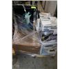 Image 1 : PALLET OF MISC COLLECTIBLE AND HOUSEHOLD ITEMS