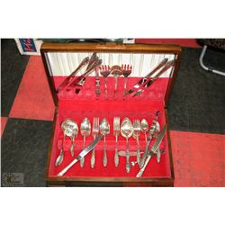 68PC COMMUNITY SILVER PLATED FLATWARE SET & CHEST