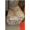 Image 1 : FABRIC LOVE SEAT