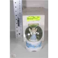 PRECIOUS MOMENTS MUSICAL WATER GLOBE